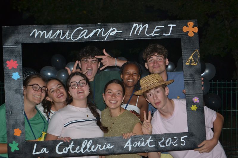 Photo 3 de Mouvement Eucharistique des Jeunes 53